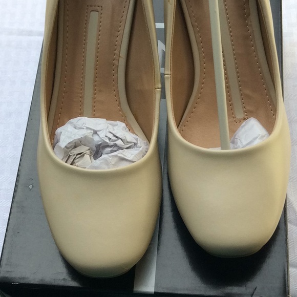 New Direction Vanilla Morgan Heels NWOT - Picture 2 of 8
